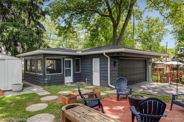 3815 Edgecrest Street, West Bloomfield, MI 48324