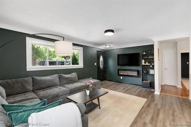 3815 Edgecrest Street, West Bloomfield, MI 48324