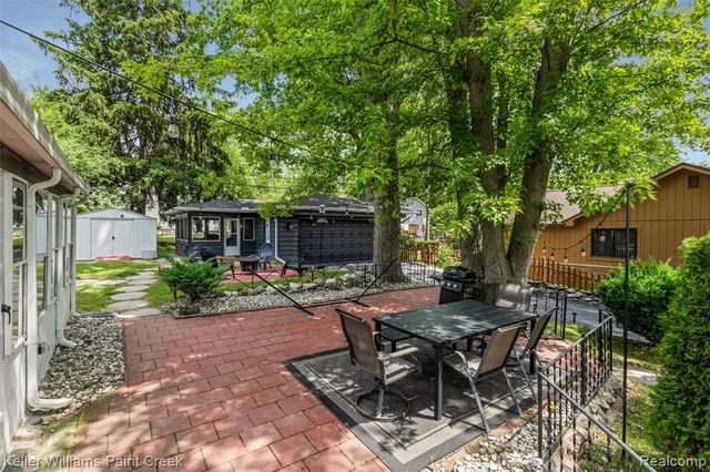 3815 Edgecrest Street, West Bloomfield, MI 48324