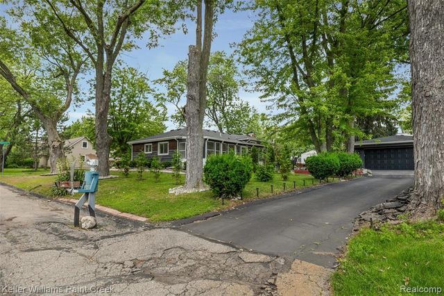 3815 Edgecrest Street, West Bloomfield, MI 48324