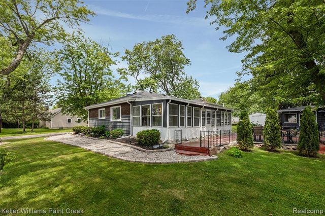 3815 Edgecrest Street, West Bloomfield, MI 48324