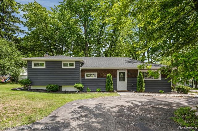 3815 Edgecrest Street, West Bloomfield, MI 48324