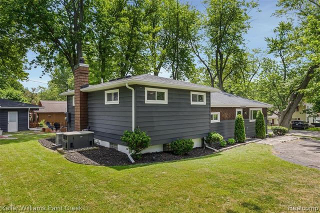 3815 Edgecrest Street, West Bloomfield, MI 48324