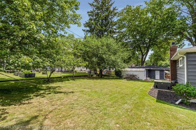 3815 Edgecrest Street, West Bloomfield, MI 48324
