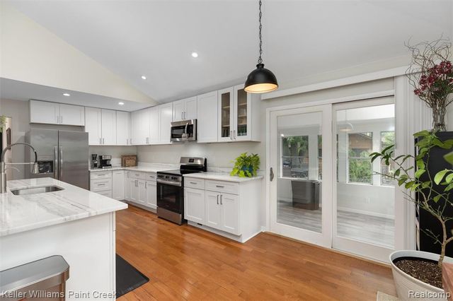 3815 Edgecrest Street, West Bloomfield, MI 48324
