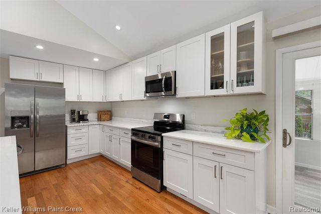 3815 Edgecrest Street, West Bloomfield, MI 48324