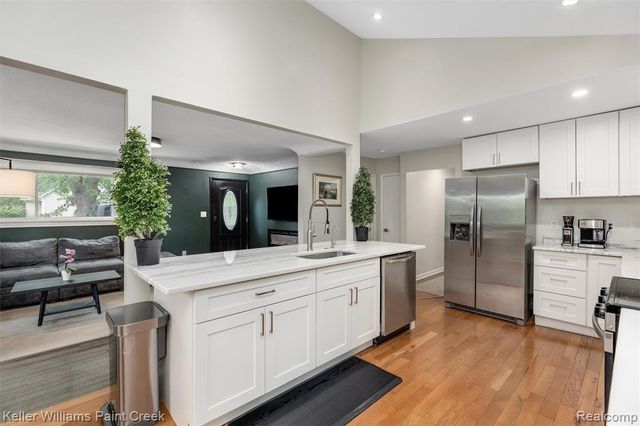 3815 Edgecrest Street, West Bloomfield, MI 48324