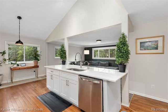 3815 Edgecrest Street, West Bloomfield, MI 48324