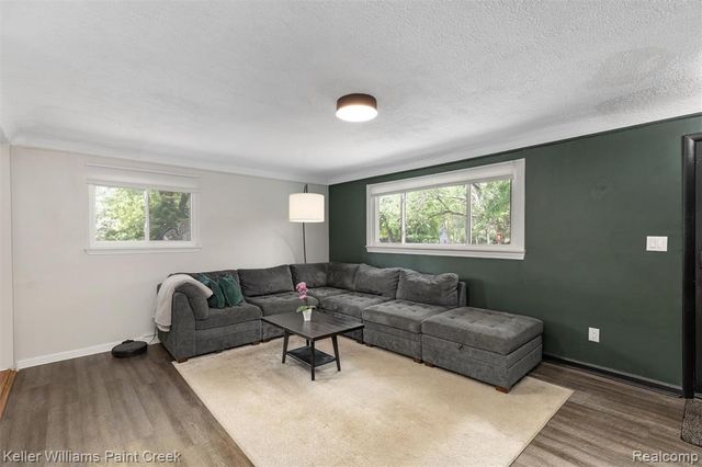 3815 Edgecrest Street, West Bloomfield, MI 48324