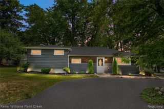 3815 Edgecrest Street, West Bloomfield, MI 48324