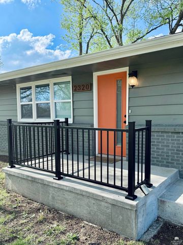 2320 Bailey Drive, Manhattan, KS 66502