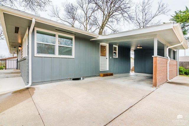 2320 Bailey Drive, Manhattan, KS 66502