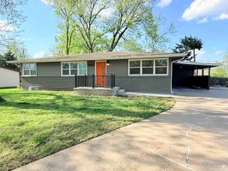 2320 Bailey Drive, Manhattan, KS 66502