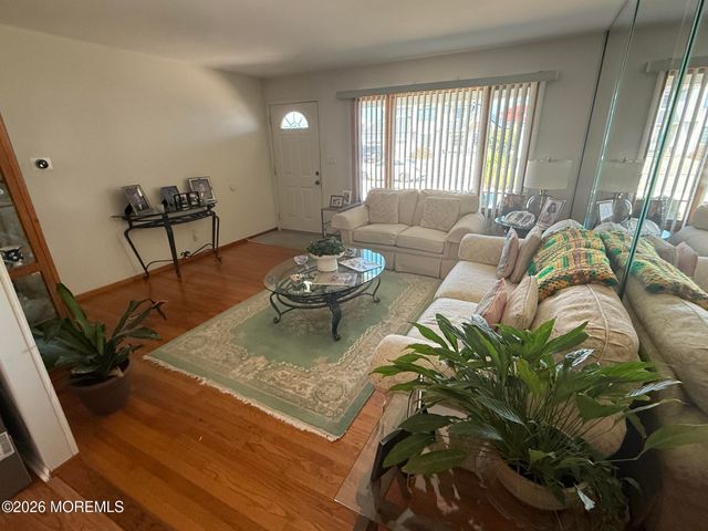 15 Curaco Avenue, Toms River, NJ 08753