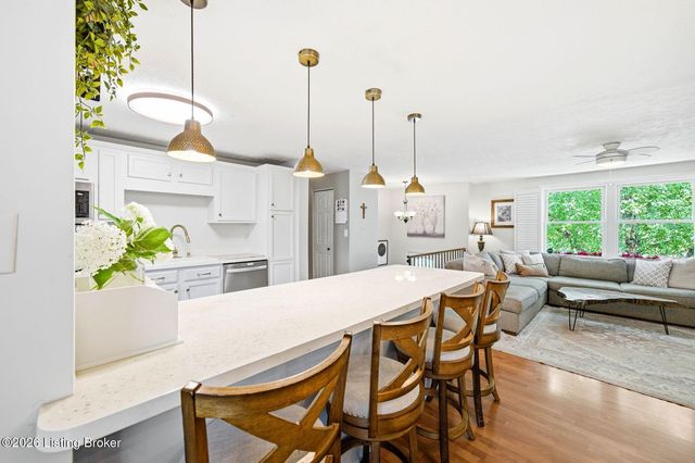 11302 Leesburg Pl, Louisville, KY 40241