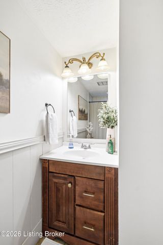 11302 Leesburg Pl, Louisville, KY 40241