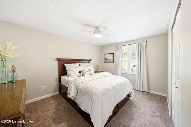 11302 Leesburg Pl, Louisville, KY 40241