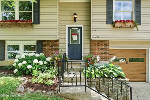 11302 Leesburg Pl, Louisville, KY 40241