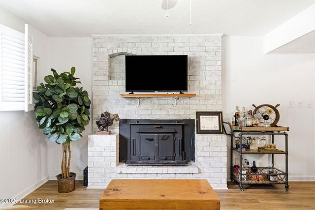 11302 Leesburg Pl, Louisville, KY 40241