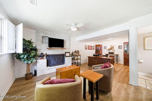 11302 Leesburg Pl, Louisville, KY 40241
