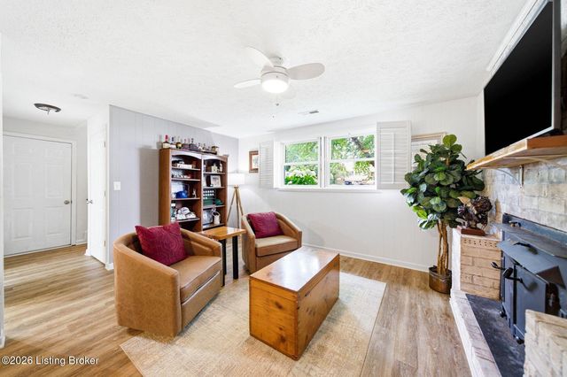 11302 Leesburg Pl, Louisville, KY 40241