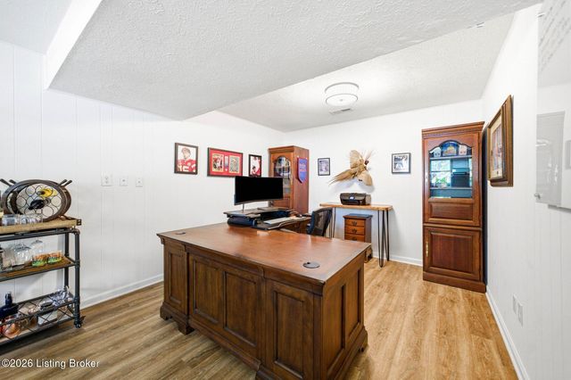 11302 Leesburg Pl, Louisville, KY 40241