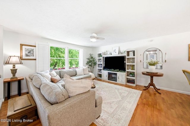 11302 Leesburg Pl, Louisville, KY 40241