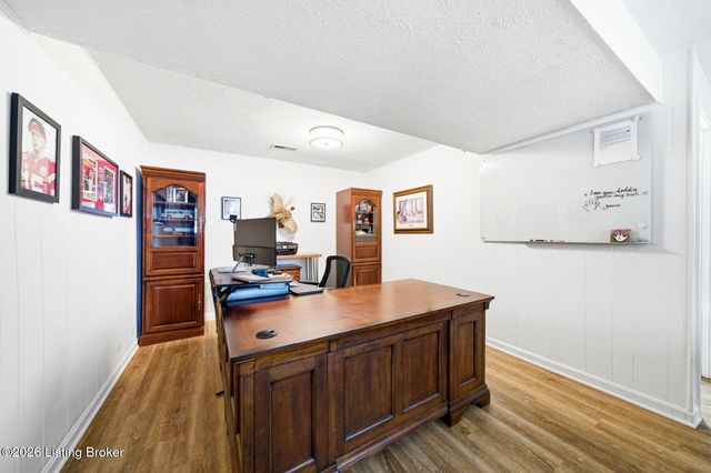 11302 Leesburg Pl, Louisville, KY 40241