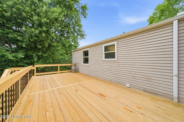11302 Leesburg Pl, Louisville, KY 40241
