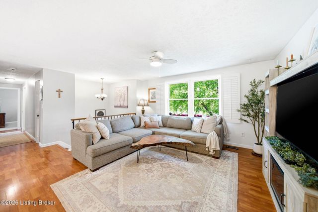 11302 Leesburg Pl, Louisville, KY 40241