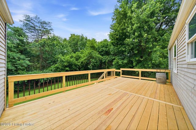11302 Leesburg Pl, Louisville, KY 40241