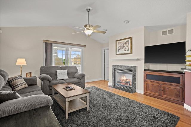 627 Tindalls Nest, Twin Lakes, WI 53181