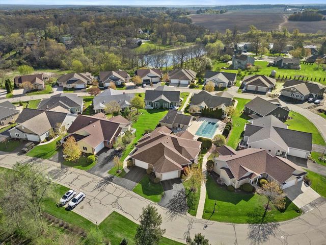 627 Tindalls Nest, Twin Lakes, WI 53181