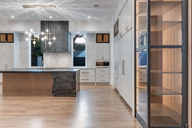 6006 Meadow Crest, Dallas, TX 75230