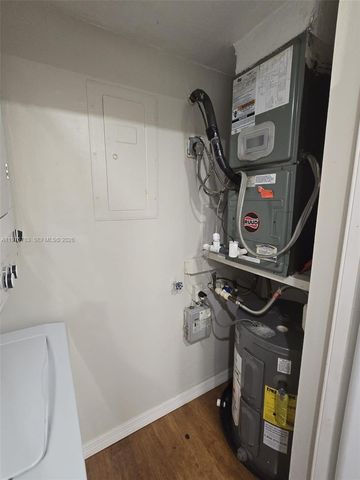 140 Lakeview Dr 111, Weston, FL 33326