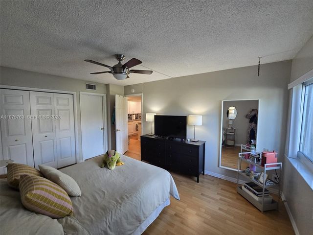 140 Lakeview Dr 111, Weston, FL 33326