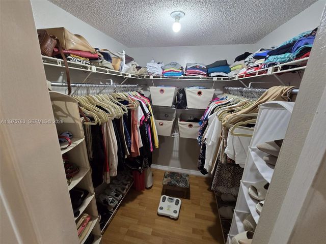 140 Lakeview Dr 111, Weston, FL 33326