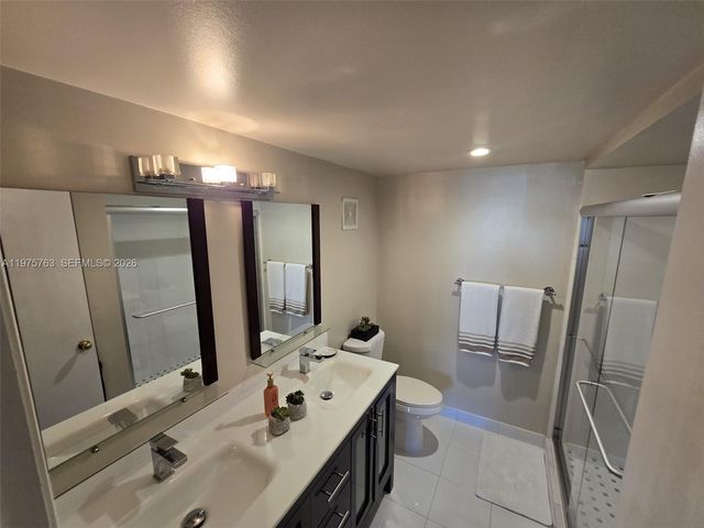 140 Lakeview Dr 111, Weston, FL 33326