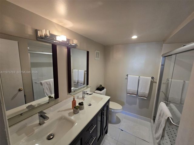 140 Lakeview Dr 111, Weston, FL 33326