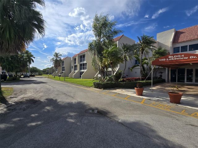 140 Lakeview Dr 111, Weston, FL 33326