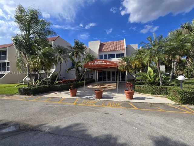 140 Lakeview Dr 111, Weston, FL 33326