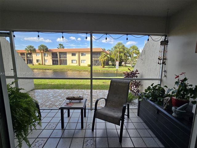 140 Lakeview Dr 111, Weston, FL 33326