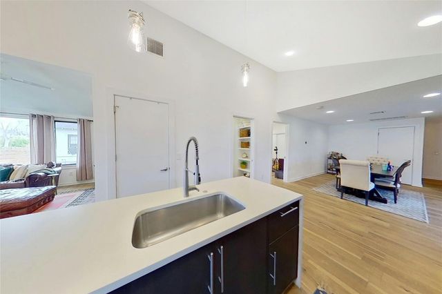 1907 E 14th ST A, Austin, TX 78702