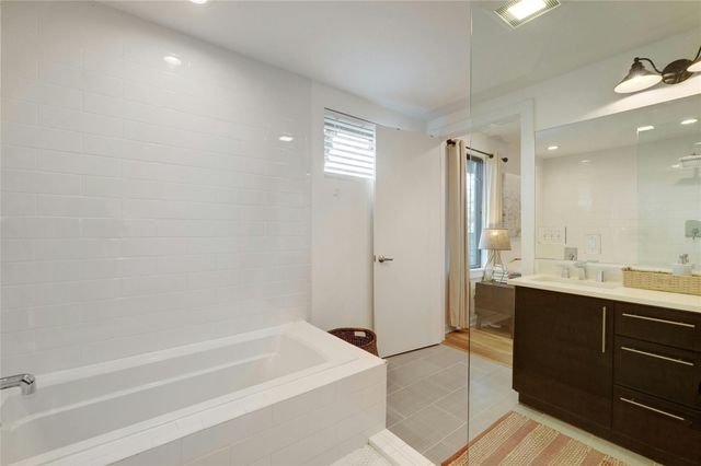 1907 E 14th ST A, Austin, TX 78702