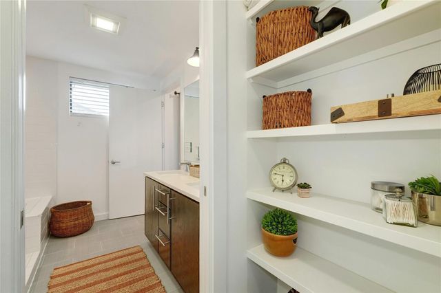 1907 E 14th ST A, Austin, TX 78702