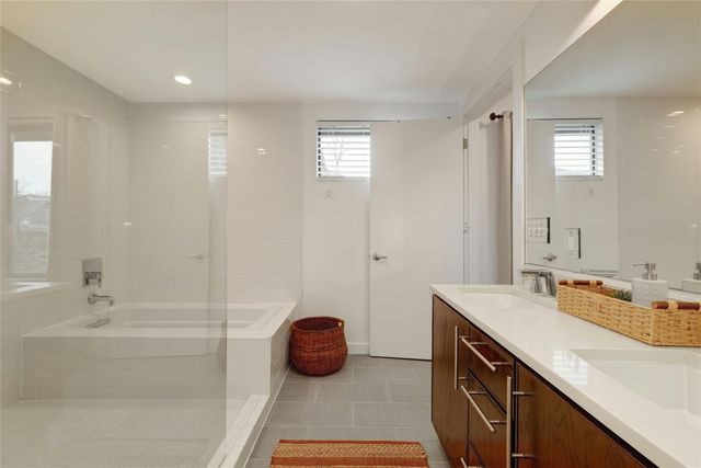 1907 E 14th ST A, Austin, TX 78702