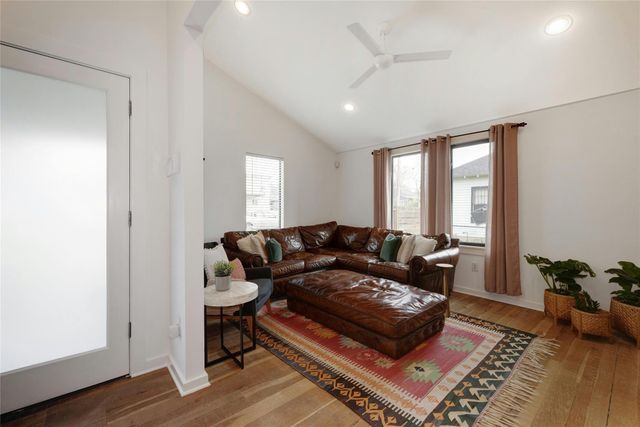 1907 E 14th ST A, Austin, TX 78702