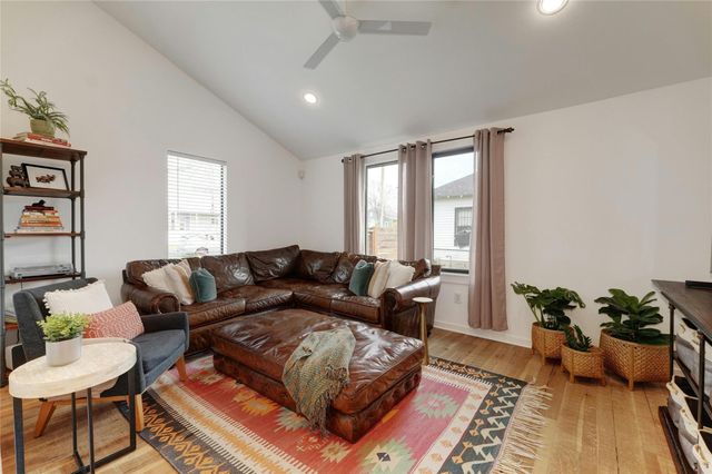 1907 E 14th ST A, Austin, TX 78702