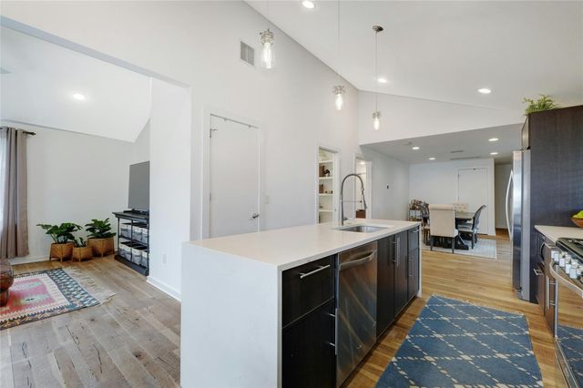 1907 E 14th ST A, Austin, TX 78702