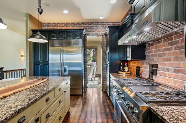 865 SW Theater Drive, Bend, OR 97702